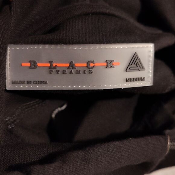 Black Pyramid Men short sleeve hoodie - Picture 4 of 5